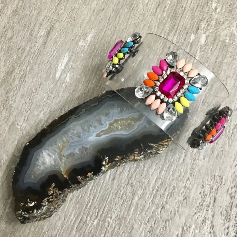 πΊMulti Colored Resin & Rhinestone Cuff Bracelet - Picture 7 of 7